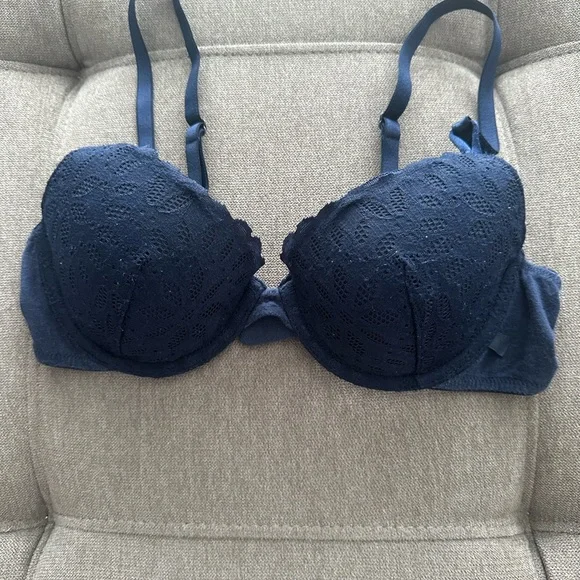 Victoria’s Secret and Pink Bras - Picture 6 of 14